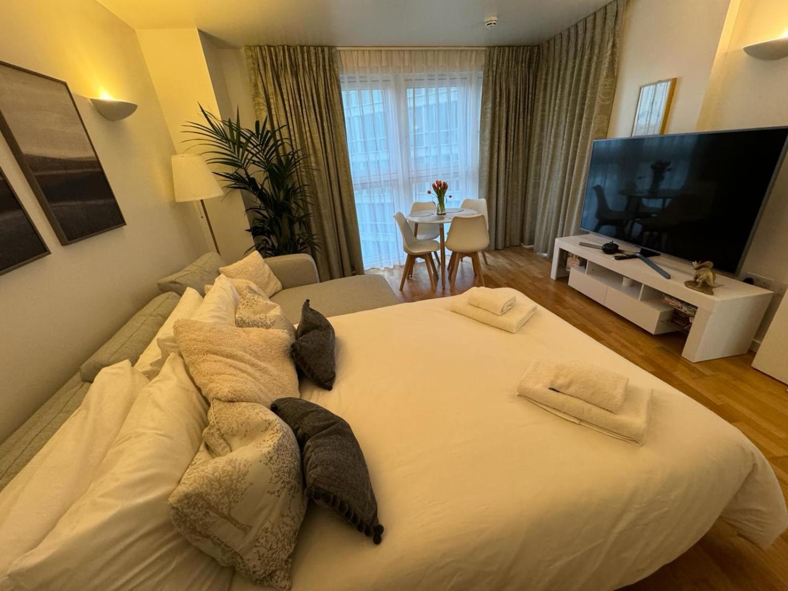 Luxury Apartment In Canary Wharf London Exterior foto